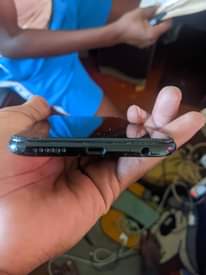 A picture of Infinix s5 ipo sokoni Ram 4 storage 64 Aina changamoto