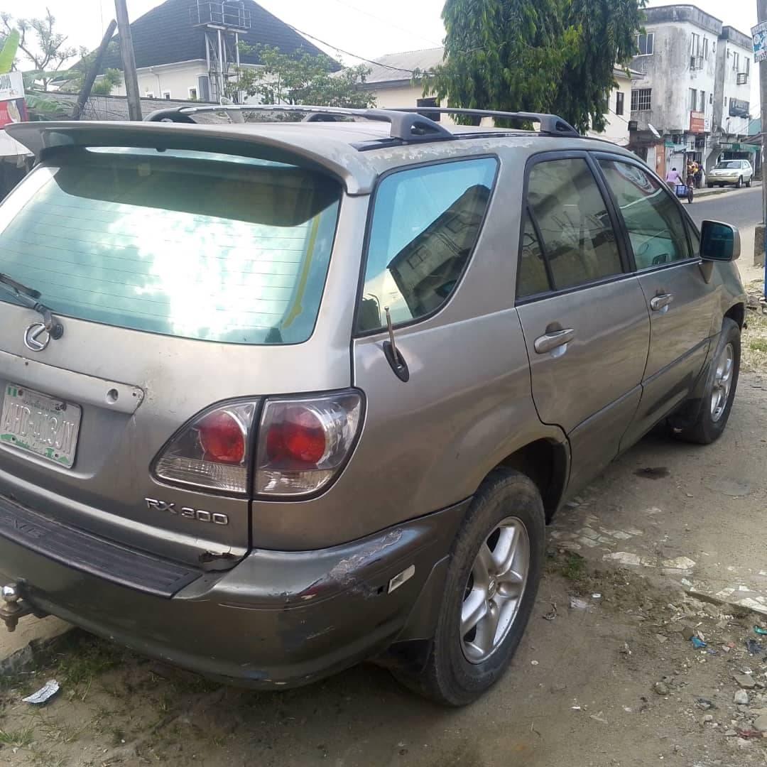 A picture of DEALERS DESIRE RX 300 LEXUS FOR SALE AC NEEDS GAS