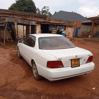A picture of 2000 Toyota Vista 900