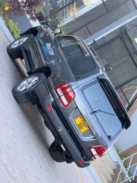 A picture of Landcruiser Amazon full ac engine 2UZpetrol haina tatizo lolote mil