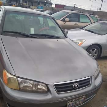 A picture of Toyota Camry aka drop light