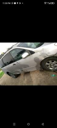 A picture of Toyota sienna 2005 model first body sound engine V6 100