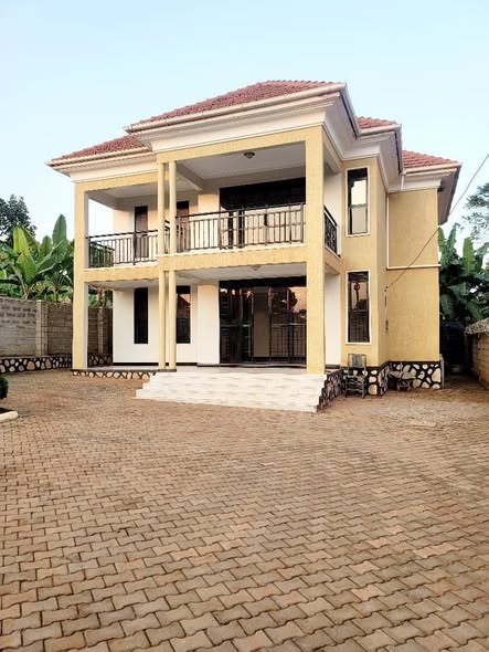 A picture of FLAT HOUSE FOR SALE KITENDE KITOVU ENTEBBE ROAD 4BEDROOMS SEATING