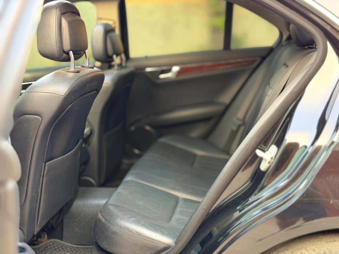 A picture of MERCEDES BENZ C200