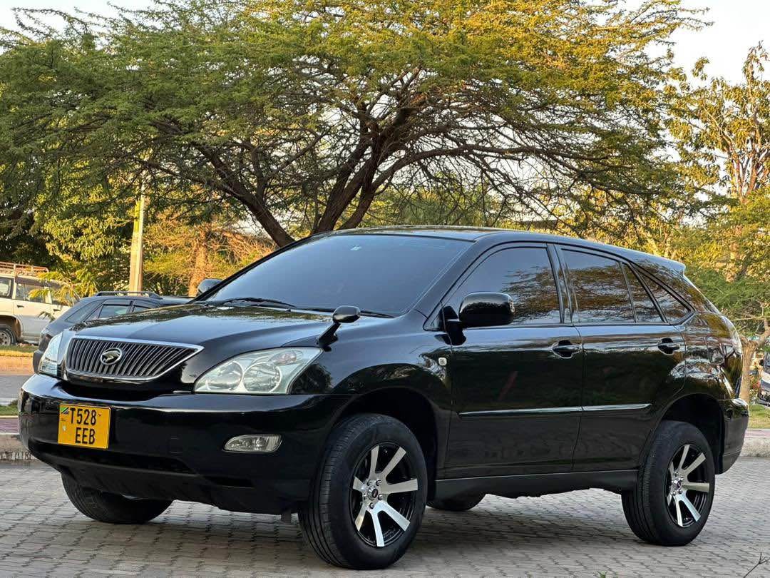 A picture of TOYOTA HARRIER 2006