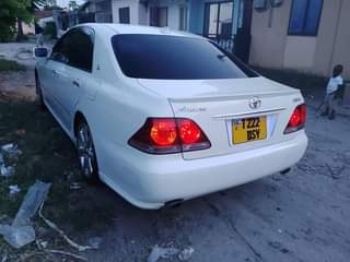 A picture of Toyota crown