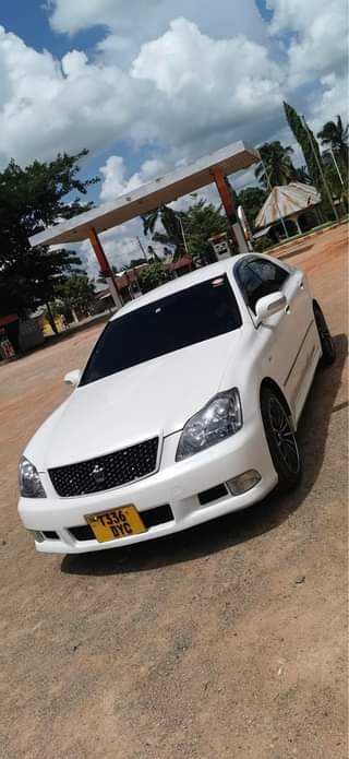 A picture of TOYOTA CROWN 2006