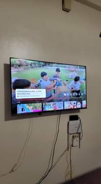 A picture of Hisense 40 inches smart frameless tv with also inbuilt free