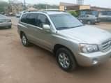 A picture of Extremely clean and Sharp 2005 Highlander 3 Seat Rows Everything