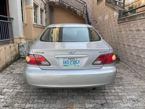 A picture of This is crispy clean lexus Es300 2003 model 80 first