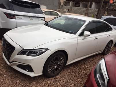 A picture of Toyota crown 2020