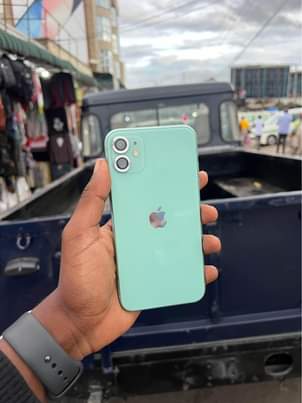 A picture of iPhone 11 Gb 64 BH 100 