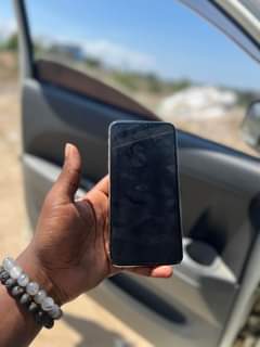 A picture of IPHONE 11PROO MAX GB64 BH80 Face TT CALL 0715000613