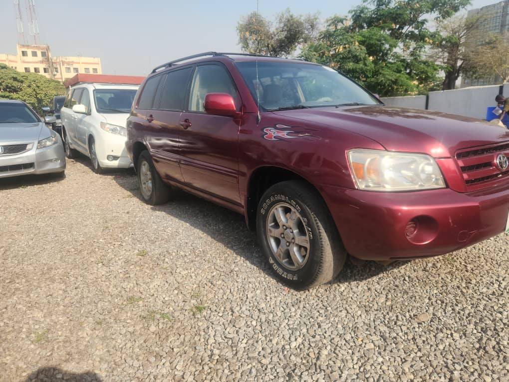 A picture of sharp Toyota Highlander 06