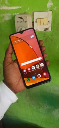 A picture of SAMSUNG A20s