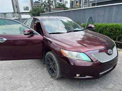 A picture of Toyota Camry 2010 model With an ANDROID SCREEN Neatly baked