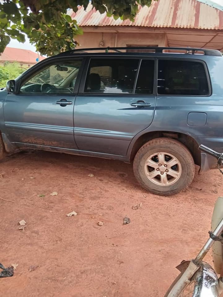 A picture of Toyota Highlander 04