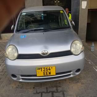 A picture of Toyota Sienta XL 2012