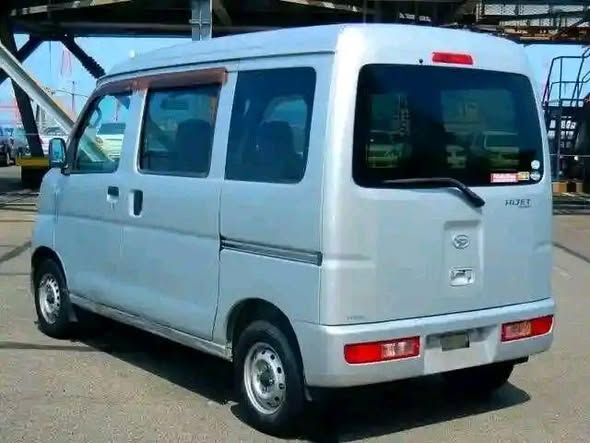 A picture of 2005 CLEAN HIJET MINI BUS FOR SALE S