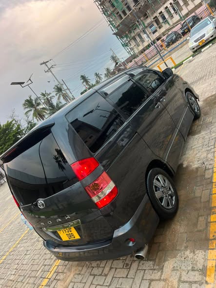 A picture of TOYOTA NOAH NEW SHAPE