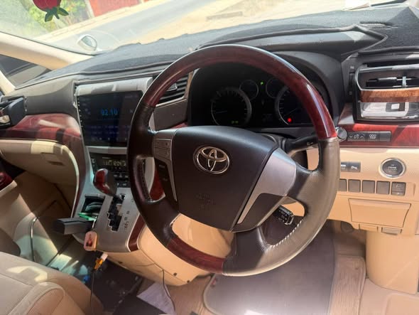 A picture of Toyota Alpgard
