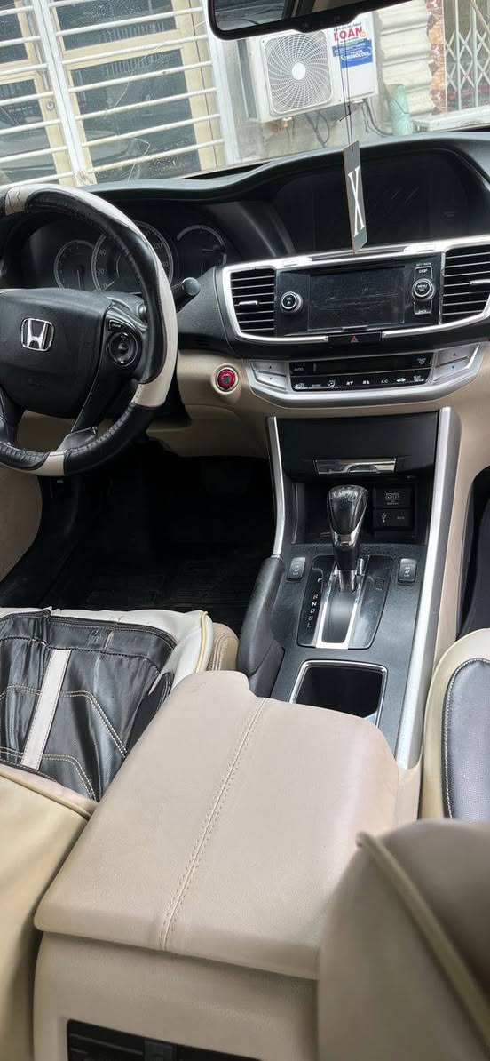 A picture of Honda accord 2015 register Full option Thumbstart open roof Side
