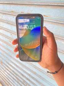 A picture of iPhone Xr Gb 128 No service Ina crak kidg Bei