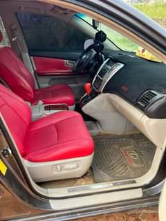 A picture of Rx 330 2005 model