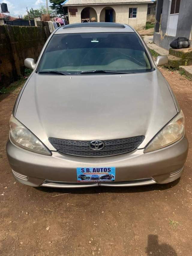 A picture of 2004 Toyota Camry 08069525376