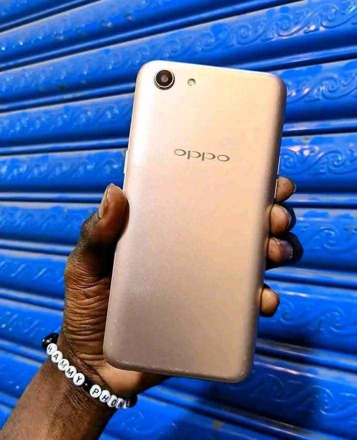 A picture of Oppo A83