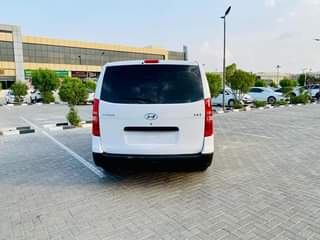 A picture of Hyundai H1 Model 2016 Full automatic Gcc Van 2Key km156000