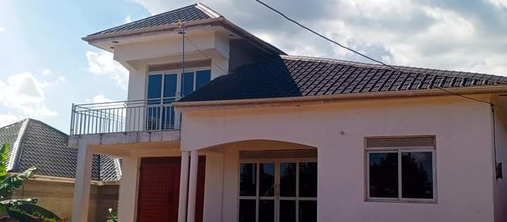 A picture of quick sale 3bedroomed flat house for sale located at Matugga