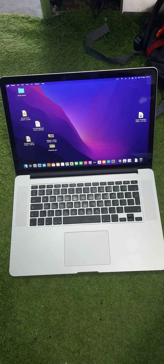 A picture of Mac Book 2015