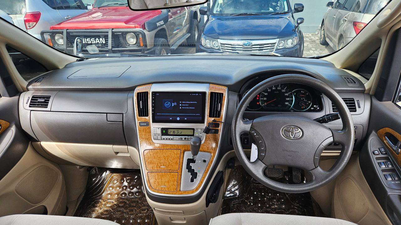 A picture of Toyota Alphard