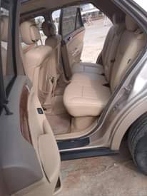 A picture of Benz ML350
