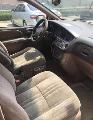 A picture of Toyota Sienna 02
