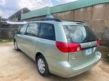A picture of This is Toyota Sienna 2007 model pure first body just