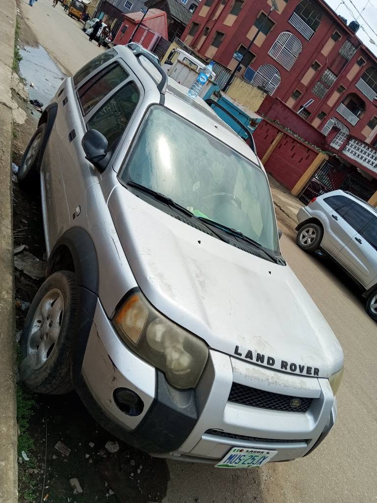 A picture of LAND ROVER FREELANDER 2004 MODEL ENGINE AND GEAR PERCENT OK