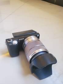 A picture of Sony NEX 5N Mirrorless Camera with 18 55mm Lens
