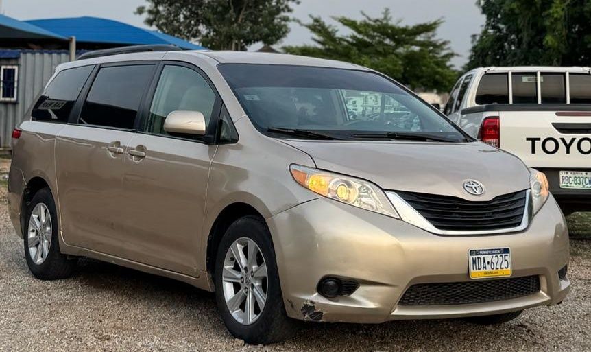 A picture of Very Neat 2011 Toyota Sienna XLE with PWR Doors and