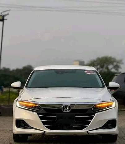 A picture of 2022 Honda Accord R17