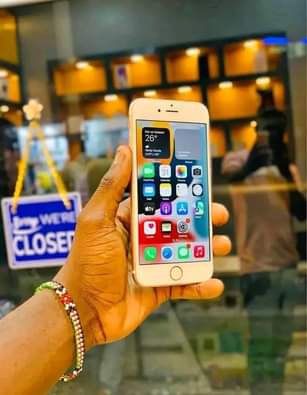 A picture of iPhone 6s plain