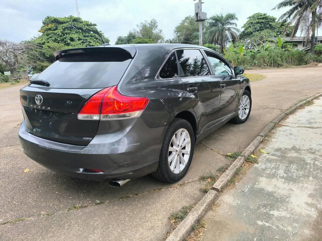 A picture of 2010 Toyota venza foreign used toyota venza foreign used