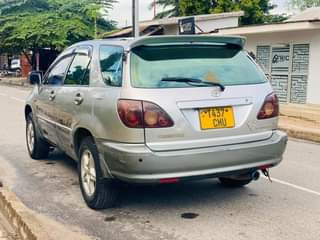 A picture of TOYOTA HARRIER