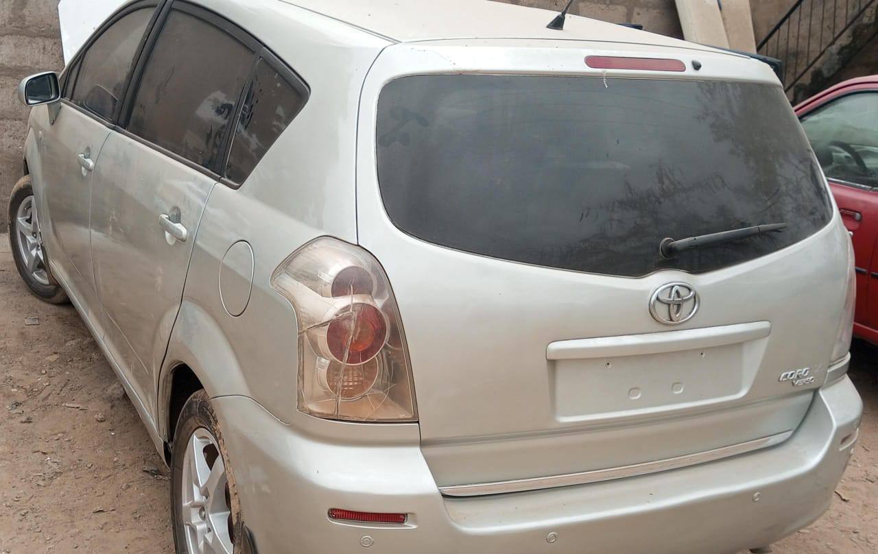 A picture of Toyota Verso 3 Seater 4plugs Engine First body Automatic Gear
