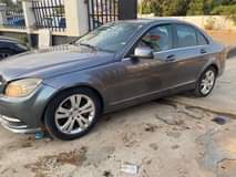 A picture of 09 Mercedes Benz C300 Read description for full details