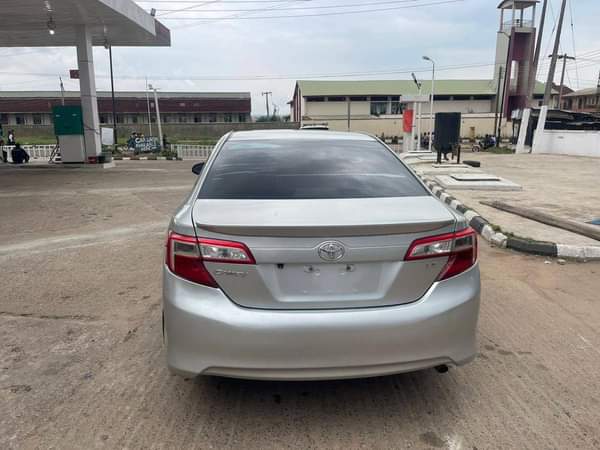 A picture of GOOD DEAL PRICE SPLASH NEATLY USED TOYOTA CAMRY LE 2012