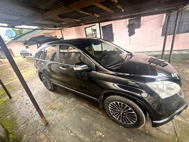 A picture of 09Honda crv suv
