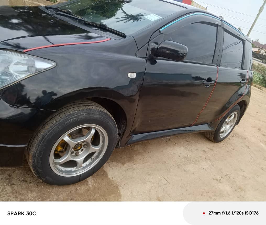 A picture of Toyota Ist 7 000 000 