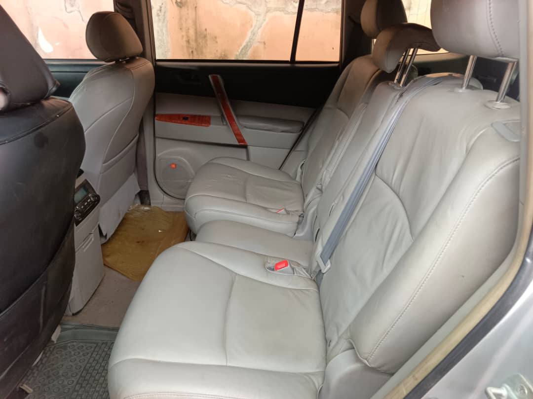 A picture of Toyota Highlander 2008